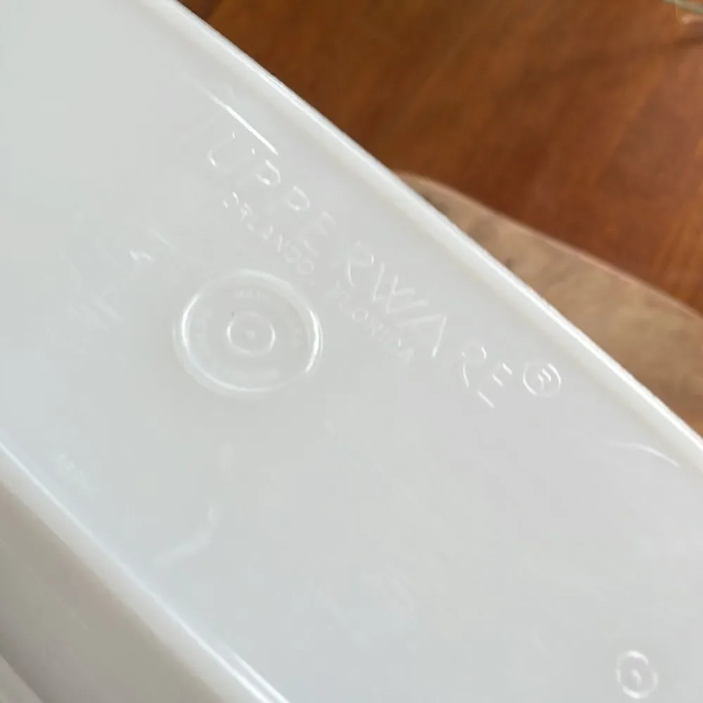 Vintage Tupperware Store and Pour White Cereal Container